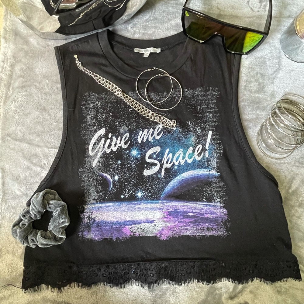 Black graphic crop tee